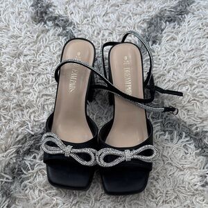 Dream Pairs Black Heels with Silver Bows Size 8